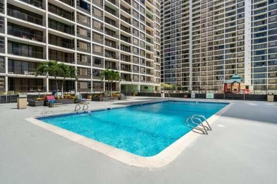 Deluxe Panoramic Mountain View Condo - 37Th Floor, Free Parking & Wifi Condo Гонолулу Екстер'єр фото