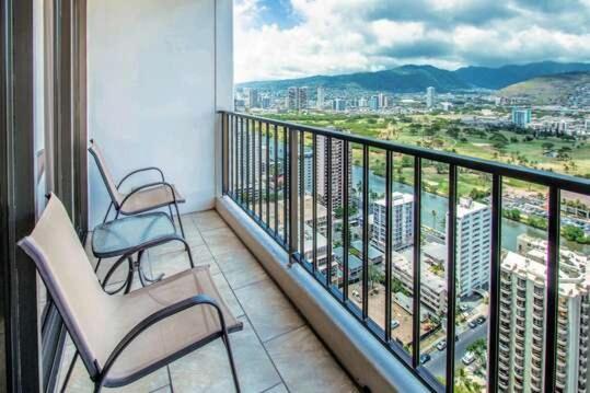 Deluxe Panoramic Mountain View Condo - 37Th Floor, Free Parking & Wifi Condo Гонолулу Екстер'єр фото